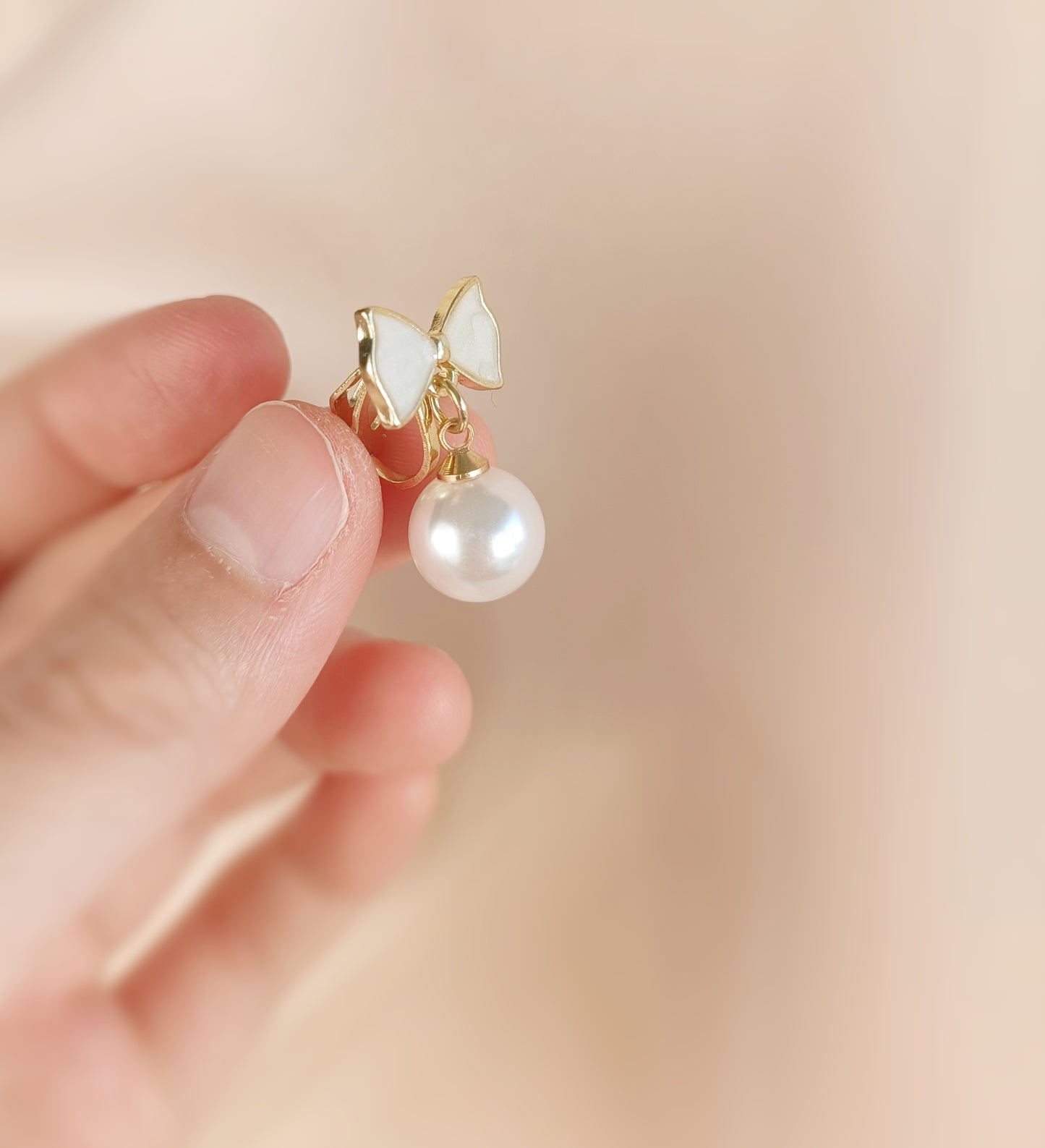 Golden Edge Butterfly Pearl Non-Pierced Earrings